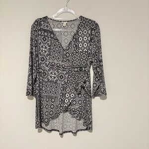 Cato Women's Multi Print Art To Wear Wrap top Asymmetric Hem black white large